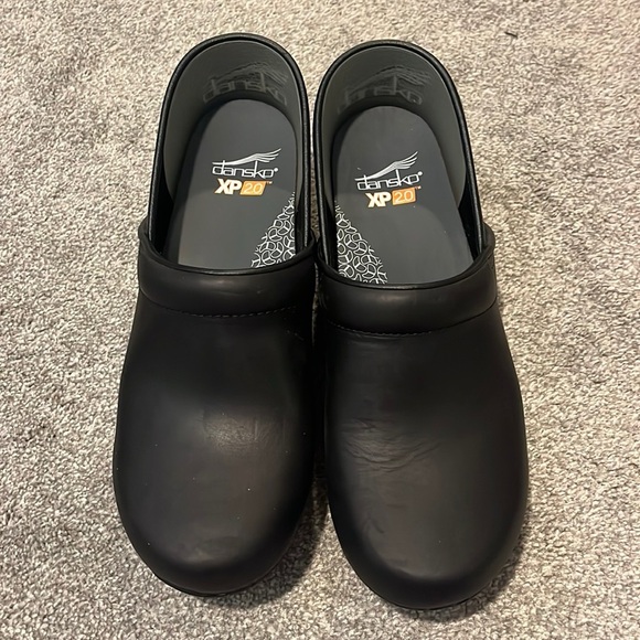 Dansko XP 2.0 Black Waterproof Pull Up Clog 41/US 10.5/11 - Picture 4 of 8